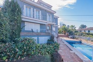 LUJOSO CHALET CON UNA VISTA ESPECTACULAR photo 0