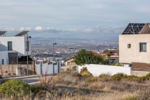 Solar en esquina en Residencial ¨El Pinar¨ junto Altos de La Zubia photo 0