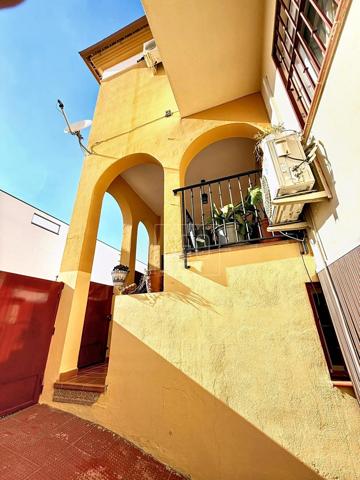 ADOSADO EN CALLE BADAJOZ, PELIGROS photo 0