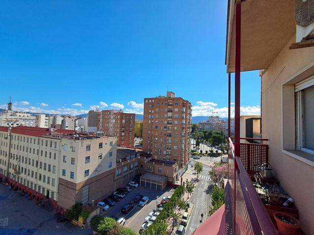 Piso de 4 dormitorios con balcón junto a la Plaza Circular, Murcia photo 0
