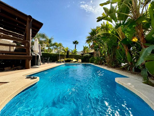 Chalet independiente de 4 dormitorios, piscina privada en segunda linea de playa en Cala Marqués. photo 0