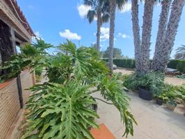 Chalet de 4 Dormitorios en Las Bayas, Elche photo 0