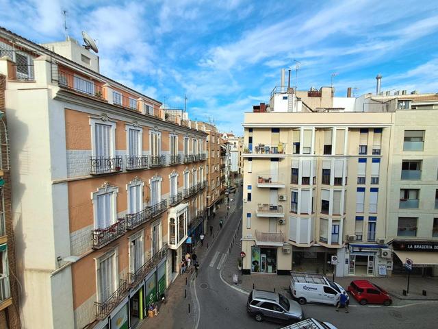 Piso en venta de 4 dormitorios con garaje centro de Murcia photo 0