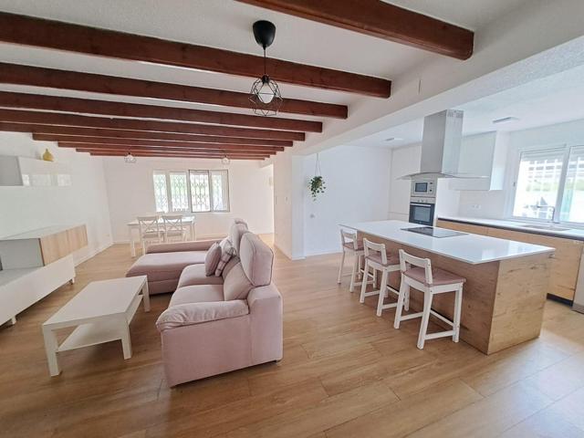 CHALET DE 6 DORMITORIOS Y 3 BAÑOS EN PEÑA DE LAS AGUILAS, ELCHE photo 0