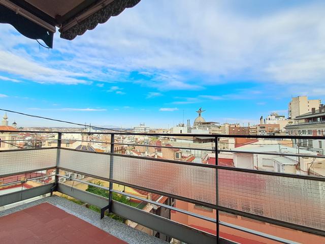 Piso de 4 habitaciones y 2 baños en la Gran Vía, Murcia photo 0