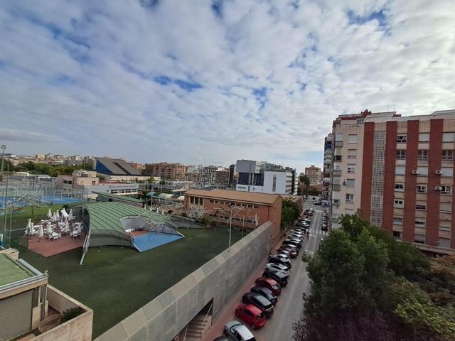 Piso de 3 habitaciones y 2 baños en Diez de Revenga photo 0