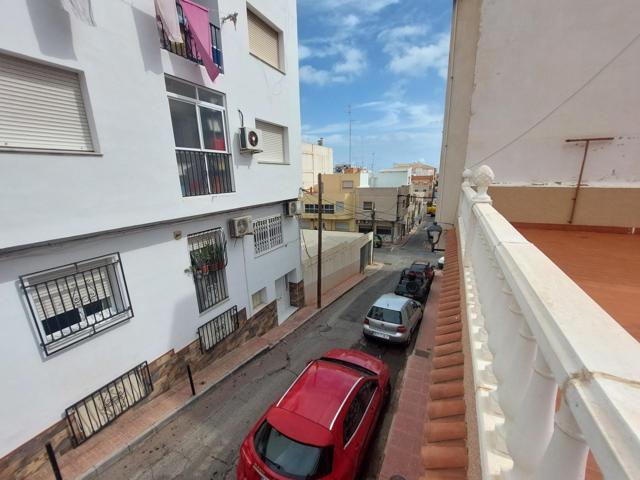 Casa en planta baja de 4 dormitorios en el centro de Garrucha photo 0