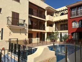 Apartamento de 2 dormitorios a pocos metros de la playa con piscina comunitaria y plaza de parking photo 0