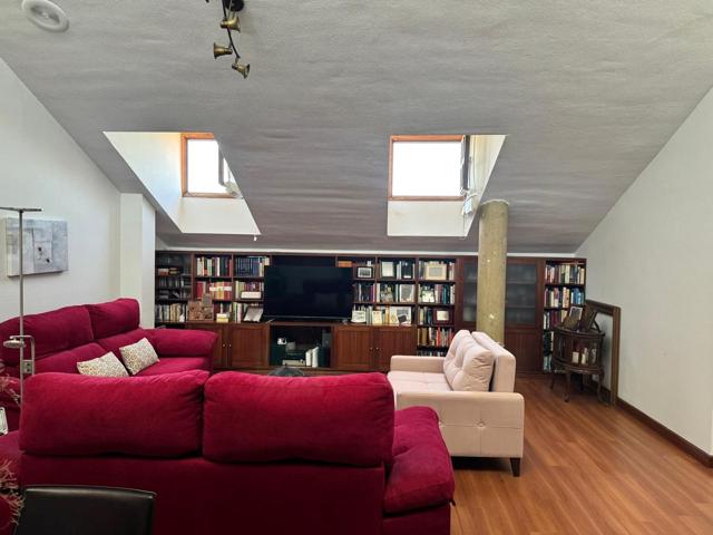 Piso abuhardillado de 3 habitaciones y 2 baños con garaje en San Pedro, Murcia. photo 0