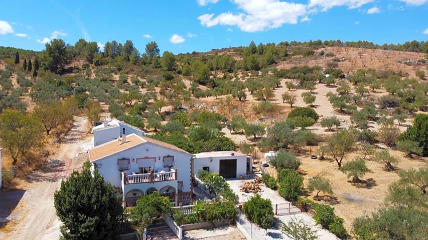 Chalet independiente en el campo photo 0