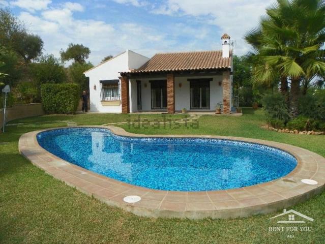 Chalet independiente en el campo photo 0