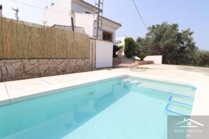 Chalet independiente en el campo photo 0