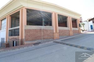 Local en zona comercial photo 0