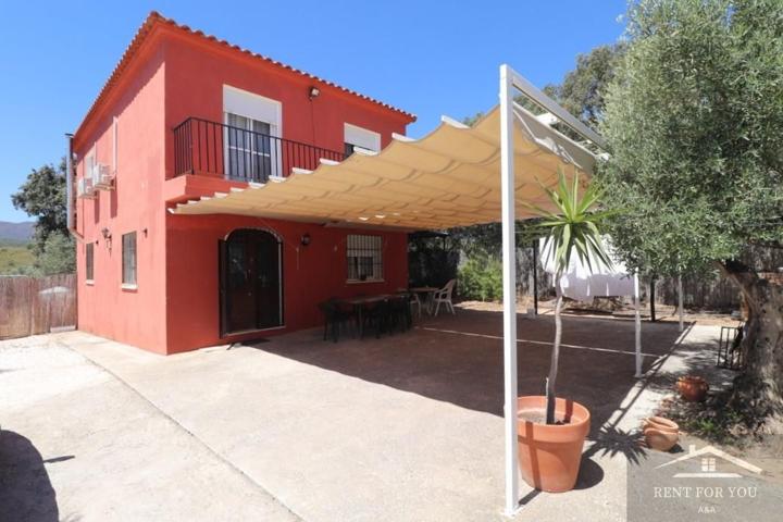 Chalet independiente en el campo photo 0
