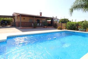 Chalet independiente en el campo photo 0