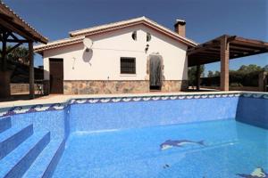Chalet independiente en el campo photo 0
