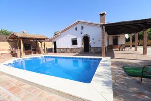 Chalet independiente en el campo photo 0