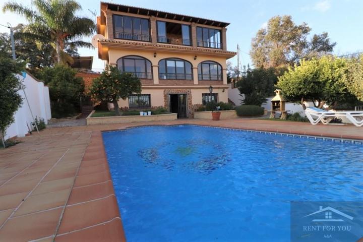 Chalet independiente en el campo photo 0