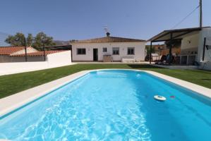 Chalet independiente en el campo photo 0