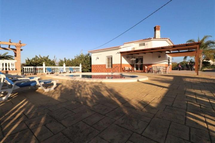 Chalet independiente en el campo photo 0