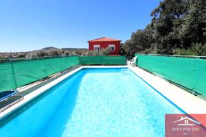 Chalet independiente en el campo photo 0