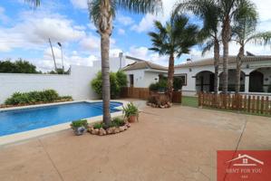 Chalet independiente en el campo photo 0