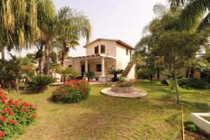 Chalet independiente en el campo photo 0