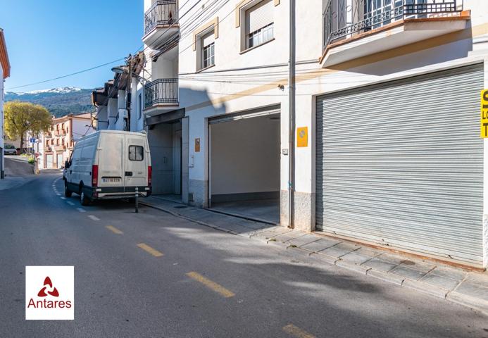 Local con 238m2 en centro de Guejar Sierra photo 0