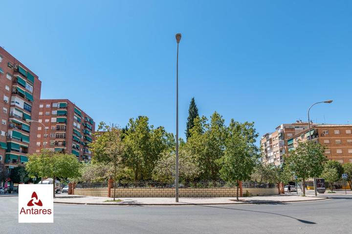 Amplio y luminoso piso en los Vergeles, Granada photo 0