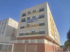 VIVIENDA DE DOS DORMITORIOS SEMINUEVA CON GARAJE Y TRASTERO photo 0