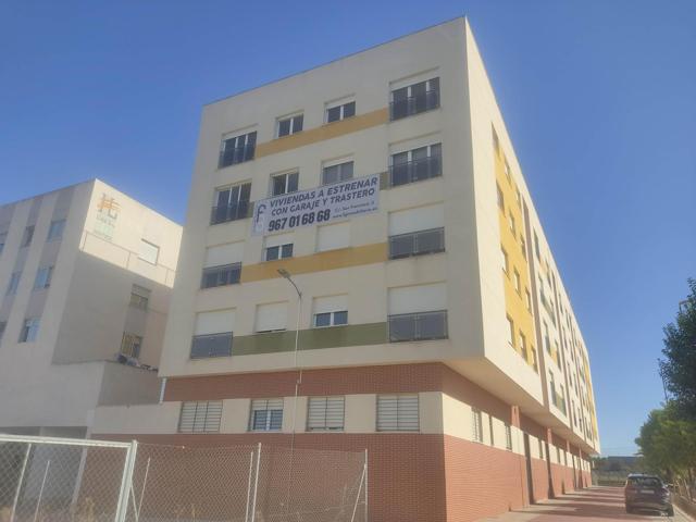 VIVIENDA DE DOS DORMITORIOS SEMINUEVA CON GARAJE Y TRASTERO photo 0