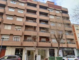VIVIENDA DE 4 DORMITORIOS CON GARAJE MUY CENTRICA photo 0