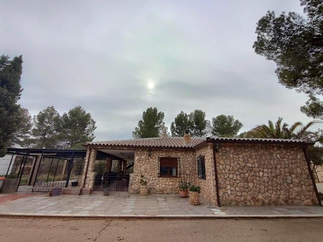 CHALET CON PISCINA Y BARBACOA, A 1 KM DEL CASCO URBANO photo 0