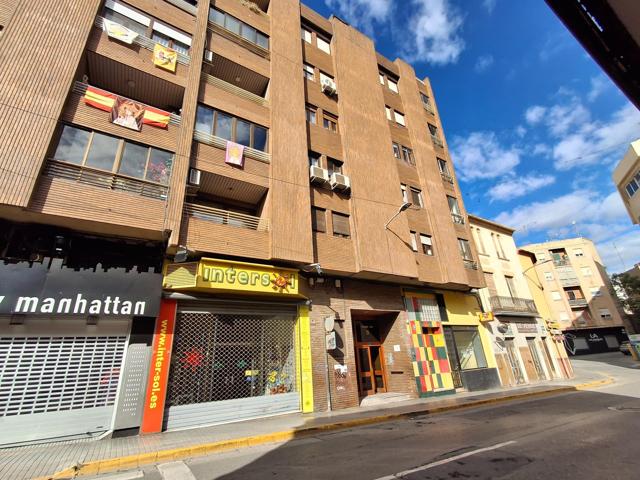 ESPECTACULAR VIVIENDA, CENTRICA Y CON DOS PLAZAS DE GARAJE photo 0