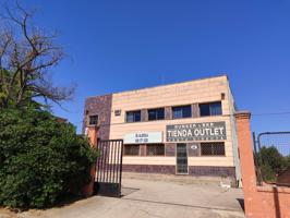 NAVE INDUSTRIAL CON AMPLIAS OFICINAS Y 500M2 DE NAVE DIAFANA photo 0