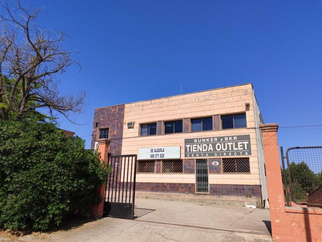 NAVE INDUSTRIAL CON AMPLIAS OFICINAS Y 500M2 DE NAVE DIAFANA photo 0