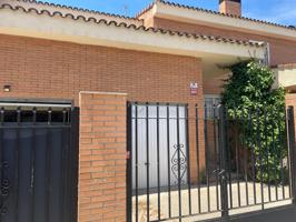 Unifamiliar Pareada En venta en Castilla La Mancha, Barcience photo 0