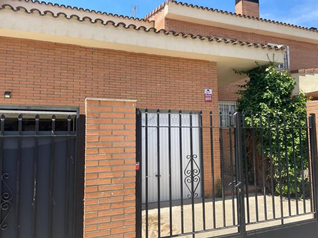 Unifamiliar Pareada En venta en Castilla La Mancha, Barcience photo 0
