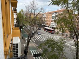 ¡Piso en venta en la calle Luis Montoto, pleno corazón de Nervión! photo 0