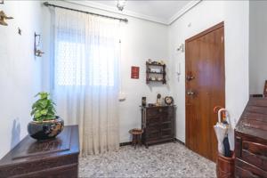 PISO CON GARAJE Y TRASTERO EN CASCO ANTIGUO photo 0