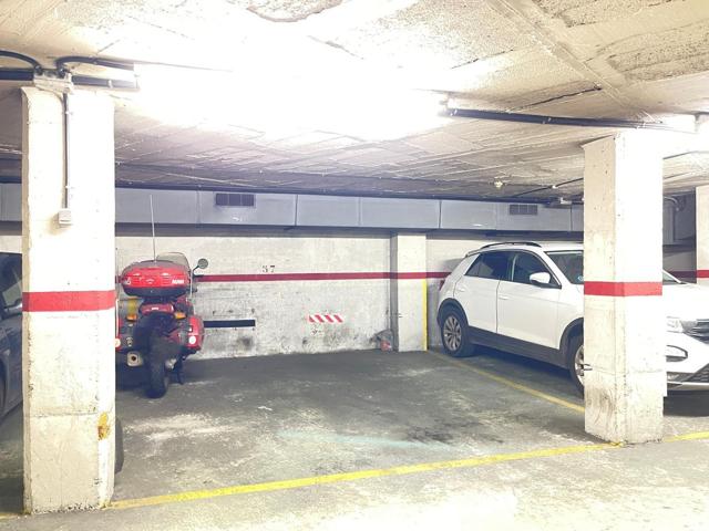 PLAZA DE PARKING JUNTO CALLE IRLANDA photo 0