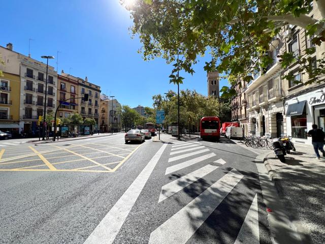 DOS PLAZAS DE GARAJES JUNTAS PARA COCHE GRANDE - Y DOS O TRES MOTOS photo 0