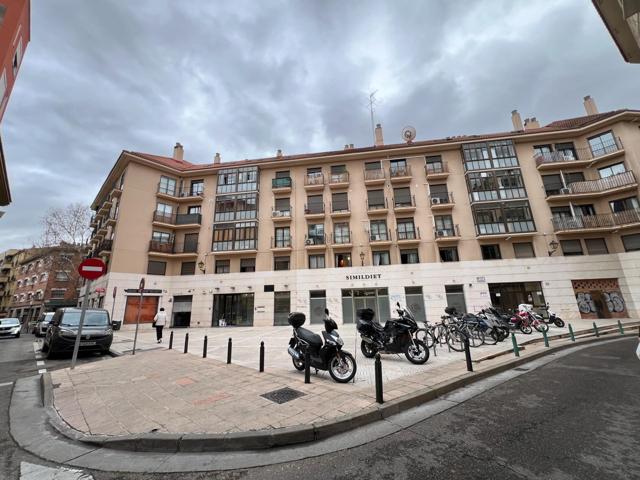 SE VENDE PISO CENTRICO JUNTO A PLAZA SAN MIGUEL Y COSO BAJO photo 0