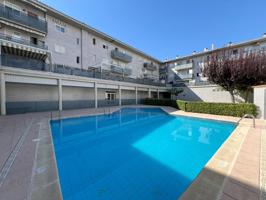 Se vende encantador piso con piscina, garaje y trastero en el centro de Utebo, Avenida Buenos Aires photo 0