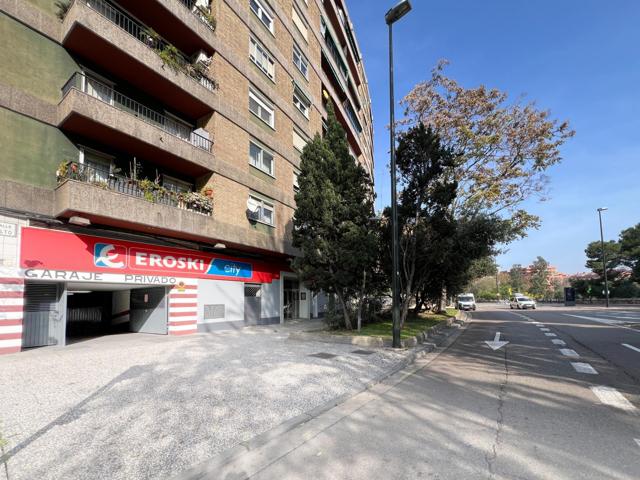CÓMODA PLAZA DE GARAJE EN CALLE ASALTO - LA MAGDALENA photo 0