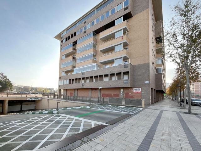 SE VENDE PLAZA DE GARAJE PARA COCHE GRANDE EN EL PICARRAL photo 0