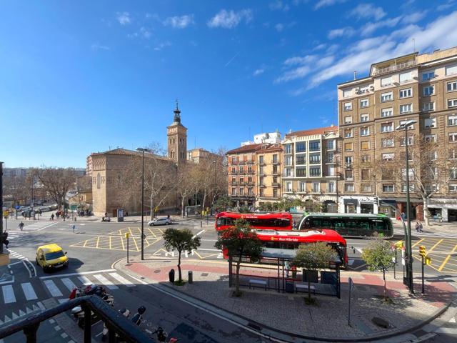 SE VENDE PISO EN PLENO CENTRO SOBRE LA PLAZA SAN MIGUEL photo 0