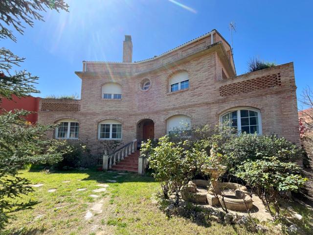 SE VENDE LUJOSO CHALET DE 4 PLANTAS CON ASCENSOR Y PISCINA PROPIA EN MONTECANAL photo 0
