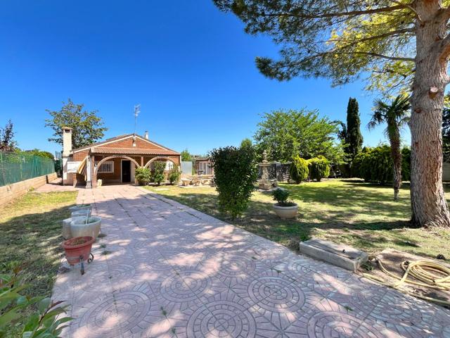 SE VENDE CHALET CON DOS FINCAS RÚSTICAS EN URBANIZACIÓN FUNCALMUNIA - LA ALMUNIA DE DOÑA GODINA photo 0