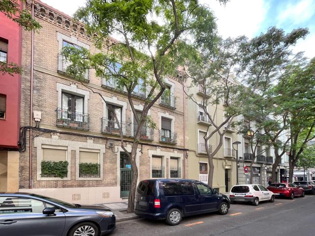 SE VENDE ESTUDIO REFORMADO CON ZONAS ABUHARDILLADAS EN PLENO CENTRO DE ZARAGOZA photo 0